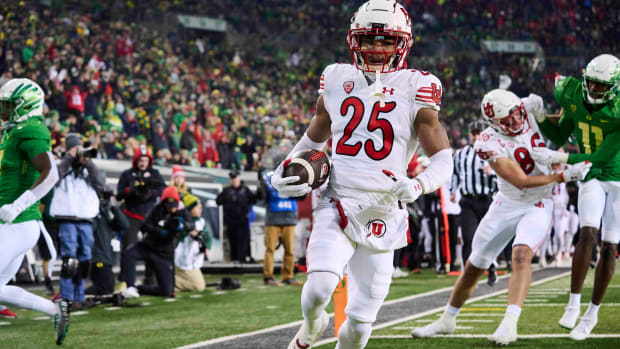 Caption: Nov 19, 2022; Eugene, Oregon, USA; Utah Utes wide receiver Jaylen Dixon (25) scores a touchdown during the second half against the Oregon Ducks at Autzen Stadium.